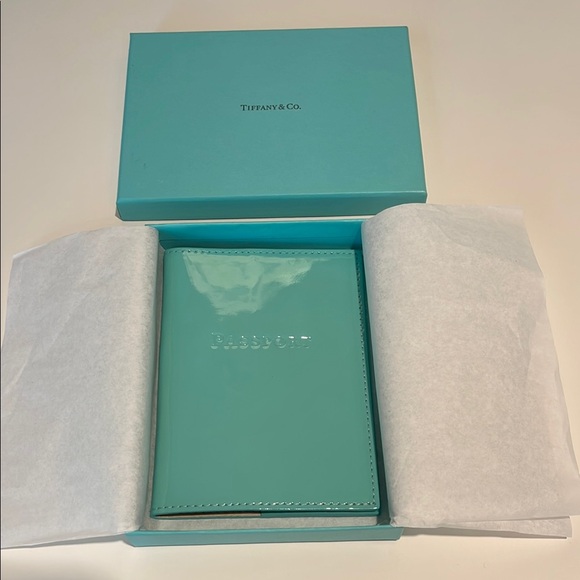 RARE Tiffany & Co. Patent Leather Passport Holder Pristine - Picture 1 of 5